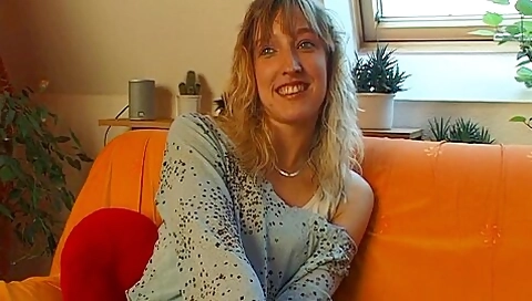 Blonde Milf Bessert Ihr Taschengeld Auf Solo Casting