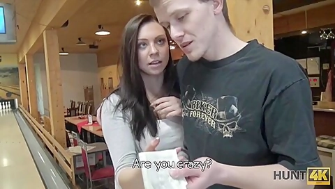 Guy Penetrates Attractive Beauty While Cuckold Plays Bowling