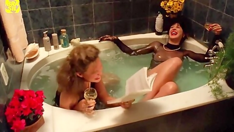 Claudia Raia E Louise Cardoso - Matou Os Pais E Foi Ao Cinem